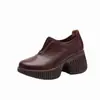 Novos Sapatos de Salto Grosso Slip-On Redondos Estilo Retrô para Mulheres, Adequados para Pessoas Baixas, com Elástico e Design de Corte Profundo para o Dia a Dia