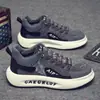 Sapatos Masculinos Primavera 2026 Novos Sapatos Plataforma Grossa que Aumentam a Altura Sapatos Dad Planos Modernos Versáteis Tênis Esportivos para Corrida Tênis Brancos para Homens