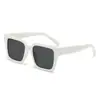 Nueva versión de las gafas de sol cuadradas retro de pierna ancha favoritas de los influencers con protección UV, a la moda y tendencia para fotografía callejera