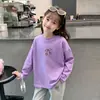 Camiseta super fofa de manga comprida para meninas, outono, algodão puro, nova roupa de desenho animado 2026, camiseta básica para meninas, roupa de outono para crianças