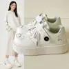 Zapatillas Casuales Gatito Lindo Zapatos Blancos Mocasines de Estudiante para Mujer 2026 Nuevo Estilo de Primavera Aumentadores de Altura Suela Gruesa Zapatos de Entrenamiento Alemanes
