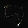 Cadena Elegante para Clavícula Bañada en Oro Real con Circonita para Mujer Diseño de Nicho Sentido de Diseño Collar de Copo de Nieve Cadena de Cuello de Perla Exquisita de Lujo Ligero