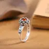 Anillo de Plata Tailandesa con Incrustaciones de Ágata Roja del Sur Estilo Vintage Flor de Loto de Ocho Pétalos para Mujer, Joyería de Diseño Original Anillo Ajustable