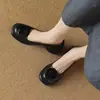 Outono de 2026 Estilo Vintage Couro Macio Bico Redondo Solado Grosso Salto Bloco Sapatos Femininos Novos Versáteis Sapatos Rasos de Couro com Solado Macio para Mulheres