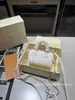 Bolsa Almofada Branca com Monograma Modelo 2026 para Mulheres, Estilo Nicho de Luxo, Bolsa Transversal com Corrente Fashion Versátil
