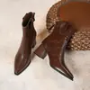 Botines de cuero encerado al aceite en color marrón y negro para mujer, colección otoño 2026, punta fina, estilizan, modernos, forrados para el invierno para abrigar, botas versátiles