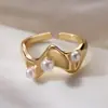 Anillo Abierto Geométrico Irregular Aogou Moda Lujo Ligero Chapado en Cobre Oro de 18 Quilates Incrustado Circonita Perla Anillo Versátil para Dedo de Mujer