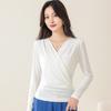 Camiseta de Manga Comprida em Malha Canelada de Seda de Amora Feminina Slim-fit Emagrecedora Cor Sólida Decote Cruzado Simples Combina com Tudo Top Fino Primavera e Outono
