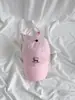 Gorra de Béisbol Bordada con Perro Dóberman de Dibujos Animados y Correa a Cuadros con Lazo Estilo Coreano para Mujer, Gorra de Sol para Primavera y Verano que Hace que la Cara Parezca Más Pequeña