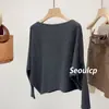 Suéter de punto de manga larga con hombros descubiertos estilo francés para mujer, nuevo modelo otoño 2026, con mangas de murciélago irregulares para usar como prenda exterior