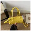 Bolso bandolera de hombro cilíndrico de gran capacidad, nuevo y moderno, de lunares, para dropshipping transfronterizo, estilo casual 2026