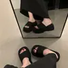 Chinelos de Solado Grosso para Mulheres, Uso Externo de Verão, Sandálias Novas da Moda Populares no Atacado, Sapatos de Praia Femininos de Salto Alto