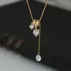 Cadena Elegante para Clavícula Bañada en Oro Real con Circonitas Microincrustadas para Mujer, Collar de Cadena con Colgante de Corazón y Borla de Diseño Exclusivo, Cadena de Suéter de Lujo Ligero