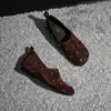 Mocasines de remaches estilo retro para mujer, nuevo modelo otoño 2026, zapatos de tacón grueso sin cordones para el trabajo, mocasines para mujer