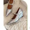 Sapatos 2026 de Yi Mengling, sapatos de fada para combinar com saias, sapatos de menina rica, sapatos de salto plataforma branco, sapatos Mary Jane de bico fino