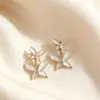 Aretes de Flor de Perla Coreanos para Mujer, Aretes de Lujo Ligero y de Alta Gama, Estilo Nuevo, Moda de Nicho, Aretes Versátiles al por Mayor