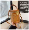Bolsos Transfronterizos Bolsos de Mujer 2024 Nuevo Moda Europea y Americana Retro Bolso Satchel de Oso de Hombro Cruzado Bolsos Cubo de la Fortuna