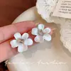 Pendientes Casuales de Flor Blanca con Circonita para Mujer 2025 Nuevos Pendientes Elegantes Versátiles Diseño de Nicho Pendientes de Gama Alta