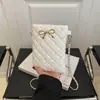 Moda Tendencia 2025 Simple Dulce Cadena Decorada con Lazo Bolso Pequeño Cuadrado para Hombro Cruzado Bajo el Brazo para Teléfono Móvil para Mujer