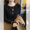 Camiseta básica de punto de color liso para mujer, corte ajustado, nuevo estilo primavera y otoño 2025, suéter elegante de cuello redondo, top de manga larga para usar en capas o como prenda exterior