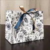 Bolsa de regalo de alta gama, bolsa de papel de color, bolsa de embalaje de moda con cinta, bolsa de regalo navideña, papel para ropa