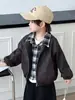 Conjunto de Primavera y Otoño para Niños: Chaqueta de Cuero Falsa de Dos Piezas con Cuello de Camisa, Estilo Coreano, Abrigo Elegante y Moderno para Niños, Tops para Niños Pequeños, Comercio Exterior