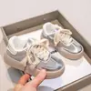 Zapatos Infantiles 2026 Otoño Nuevo Estilo Coreano Moda Deportiva para Niñas Mayores, Tenis Casuales Versátiles Antideslizantes