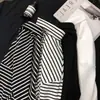 Camiseta de rayas para hombre primavera y otoño ropa interior popular suéter de cuello alto talla grande holgado versátil diario manga larga camisa básica negra y blanca