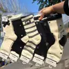 Nuevos Accesorios de Otoño e Invierno Engrosados para Mujer Calcetines Holgados de Lana de Alpaca, Calcetines Largos de Tubo Cálidos de Estilo Coreano y Japonés de Moda