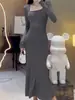 Vestido Largo de Manga Larga Estilo Francés con Cuello Cuadrado que Expone la Clavícula para Mujer, Otoño e Invierno, Ajustado y Adelgazante, Falda Larga de Cola de Pez que se Ajusta a la Cadera