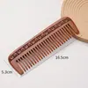 Pente de Madeira de Pessegueiro Natural, Pente de Madeira Esculpido Doméstico, Pente Portátil para Alisar o Cabelo para Mulheres, Pente de Presente com Logo Grátis