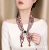 Lenço de Seda com Contas Estilo Exótico Vintage Estilo Old Money Fita Melard Chic Lenço Decorativo para Camisa Suéter