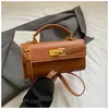 Bolsa Quadrada Pequena de Mão Transfronteiriça Outono Inverno 2026 Novo Estilo Bolsa de Mão Estilo Kelly Bolsas de Nicho