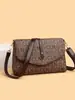 Bolsa Grande de Couro Macio de Marca Famosa para Mulheres 2025 Nova Bolsa Quadrada Pequena Estampada para Mãe de Sogra de Meia-Idade com Presbiopia Bolsa de Ombro Único Transversal