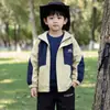 Q080 Chaqueta para Niños Otoño Nuevo Estilo Fresca y Moderna Cortavientos con Capucha para Niños Ropa de Moda de Primavera y Otoño para Niños
