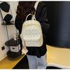 Mochila con relieve de alta gama para mujer, nueva mochila de viaje de moda 2025 para estudiantes universitarias.