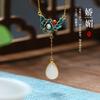2022 National Tide Palace Acessórios Vintage Cloisonne Banhado a Ouro Esmalte Peônia Flor Gotas de Água Imitação Hetian Jade Pingente Colar