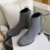 2026 Novas Botas de Cano Curto Estilo Britânico Patchwork Camurça Salto Médio Estilo Coreano Salto Grosso Tamanho Grande Botas Femininas Martin