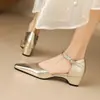 Sandálias Elegantes Estilo Hepburn Sem Costas com Salto Oculto de 4cm, Disponíveis em Quatro Cores Versáteis, Apresentando uma Tira Única e Design Confortável