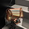 Bolsa Quadrada Pequena para Mulheres 2025 Primavera Nova Casual Moderna Simples Moda Estilosa Design de Nicho Bolsa Transversal de Ombro Único