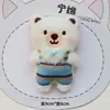 Nuevos Overoles de Peluche de Dibujos Animados Oso de Peluche Suave Lindo Oso Sonrojado Muñeco Broche Decoración Accesorios para Mochila Escolar de Estudiante