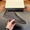 Zapatillas casuales de cuero para hombre con parte superior de patrón lichi, marca GA, suela de goma blanca, sencillas y versátiles para el uso diario
