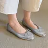 Sapatilhas Femininas 2026 Couro de Cordeiro Laço Francês Glitter Dourado Bico Quadrado Corte Baixo Sapatos Baixos