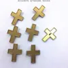 Manto Xale Grande e Exageradamente Estilizado em Forma de Cruz com Acessórios Especiais Pequenos para Desenvolver Logos de Fantasias de Anime