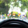 Adornos pequeños y frescos con forma de flor de arcoíris para la consola central del coche, 2024