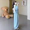 Ropa de maternidad elegante y de alta gama para otoño, un conjunto de dos piezas con una sudadera que no muestra la pancita y no aprieta el vientre, y pantalones largos