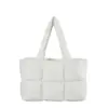 2026 Nuevo Lindo Gran Capacidad Bolsa Acolchada Suave Cálida Estilo Europeo y Americano Bolsa Cuadrada Bolsa de Chaqueta de Plumas para Mujer Comercio Exterior