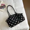 Bolso de axila para mujer estilo coreano, chic y discreto, colección 2026, con un moderno diseño de lunares, un bolso de hombro popular y elegante
