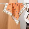 Novo cachecol de alta qualidade com padrão espinha de peixe para outono/inverno, versátil para o uso diário e viagens, com um design retrô, moderno e elegante.
