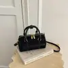 Nuevo y elegante bolso de hombro de gamuza para mujer 2026 para otoño e invierno, diseño retro, versátil para el trabajo, estilo coreano
